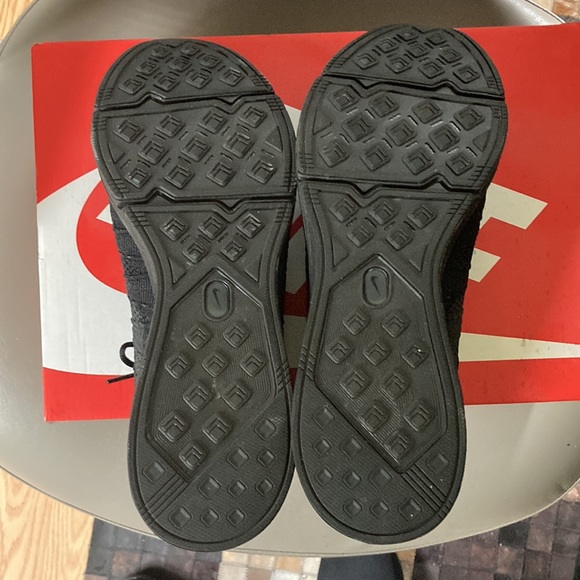 Mens BNWT Nike flyknit trainer sz 10 - triple black - Picture 4 of 5